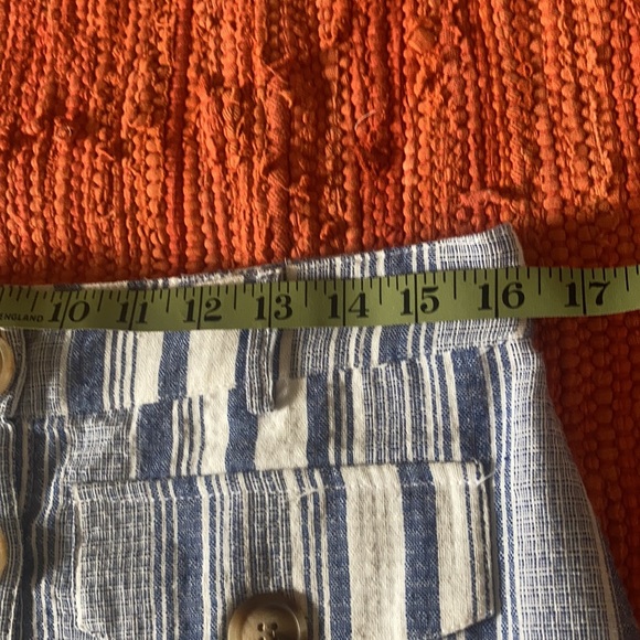 Button-front mini skirt - Picture 6 of 9